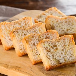 ホワイトソルガム粉と米粉のミニ食パン（チーズ＆胡桃）