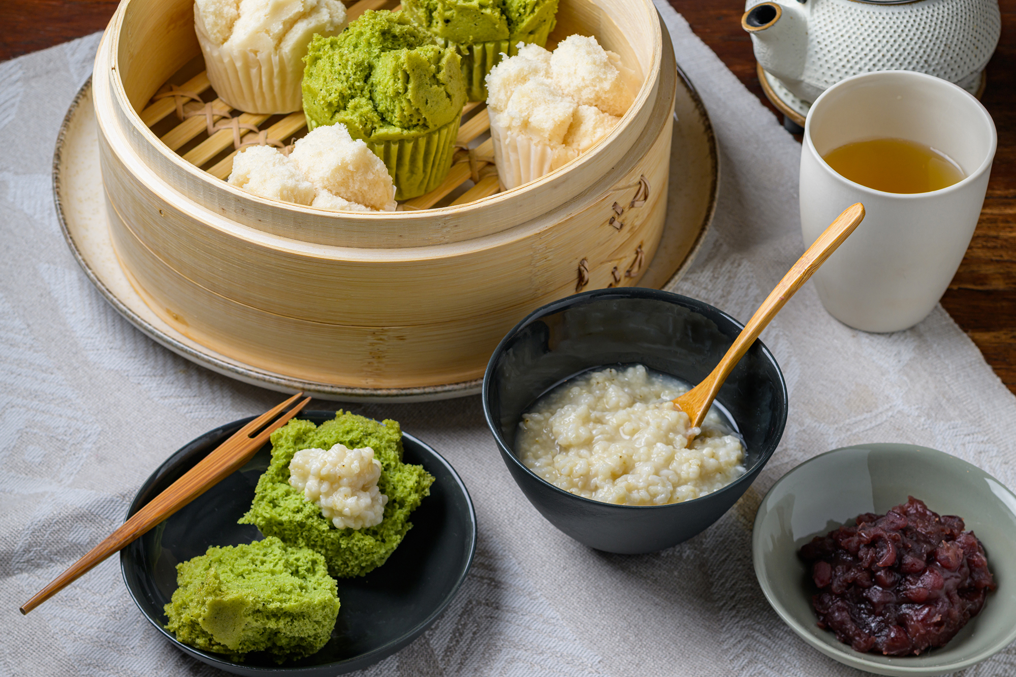 ソルガムきび粉の抹茶蒸しパン　～ソルガムきび甘酒添え～