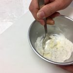 ホワイトソルガムと鶏肉のフリカッセ_ブールマニエ作り