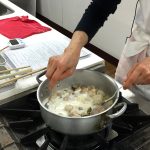ホワイトソルガムと鶏肉のフリカッセ_ブールマニエでとろみづけ