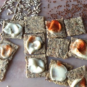 サクサク雑穀シードクラッカー（GRAIN AND SEEDS CRACKERS）