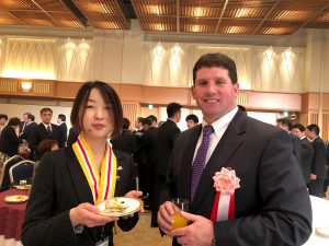 トール領事と女性司厨士
