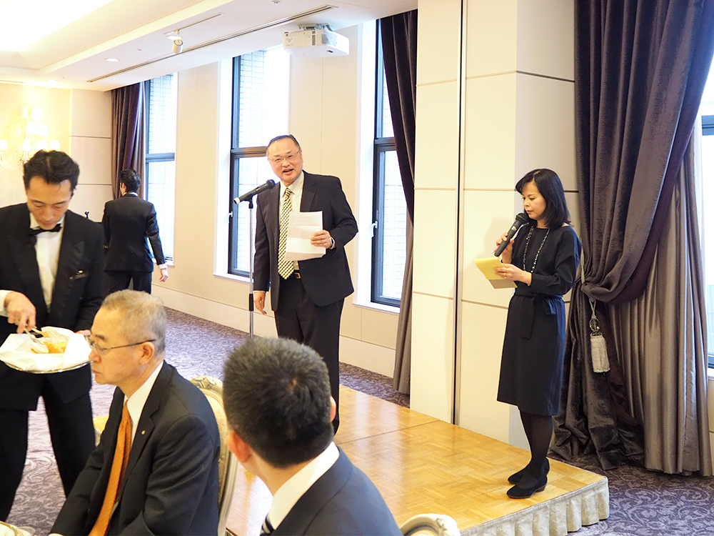 開発に取り組まれた木徳神糧株式会社 厚澤信義様より「魔法の米粉パン」完成までの経緯や苦労をお話しいただきました。