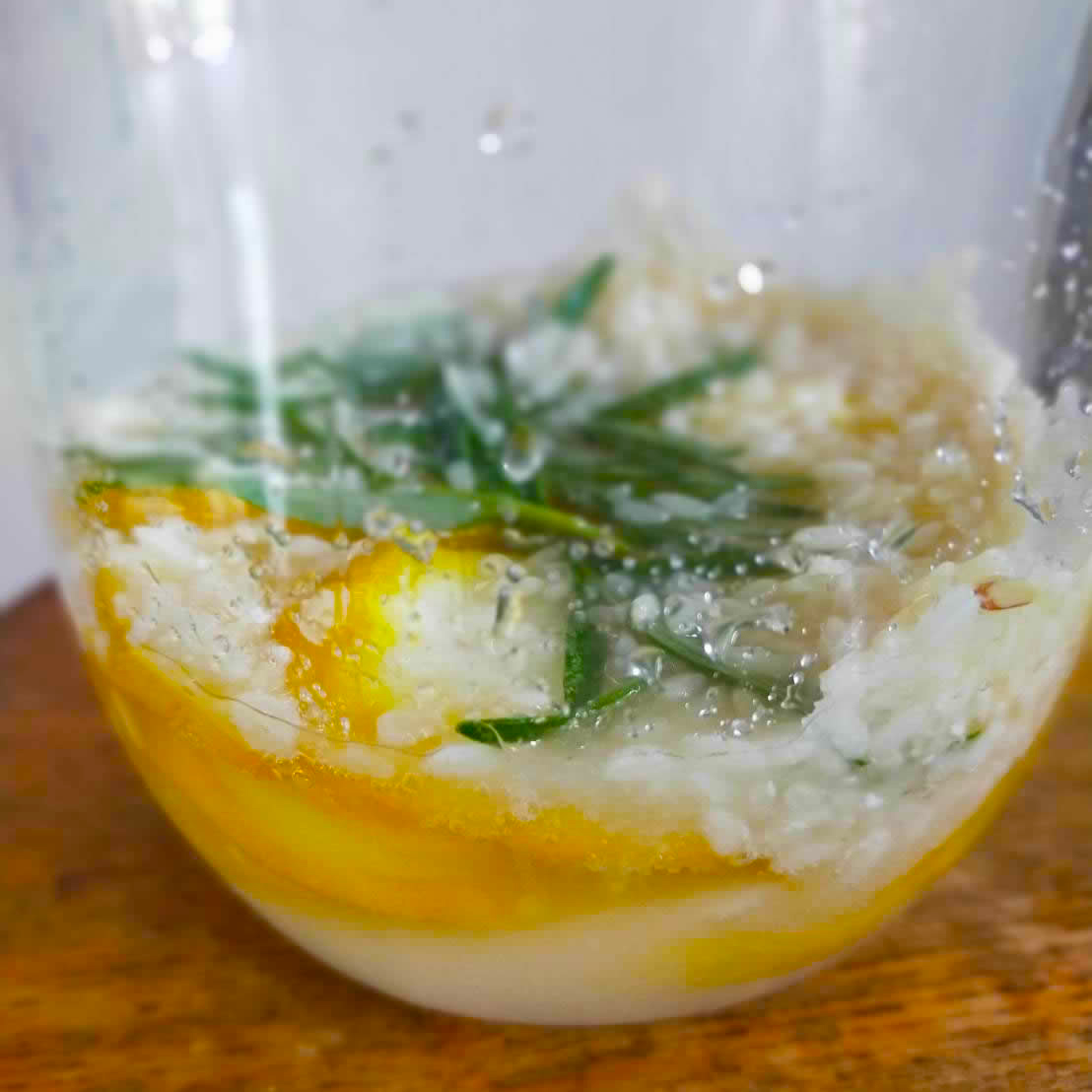 麹と砂糖で漬けたレモン