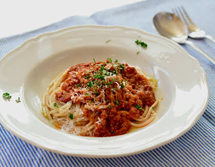 全粒粉でヘルシーなソルガムきび麺のミートソース
